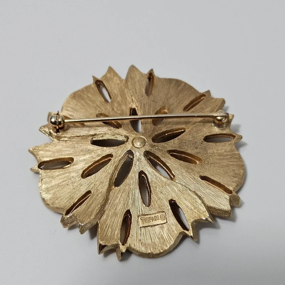 Crown Trifari Brooch Brushed Goldtone Flower Pin Floral
